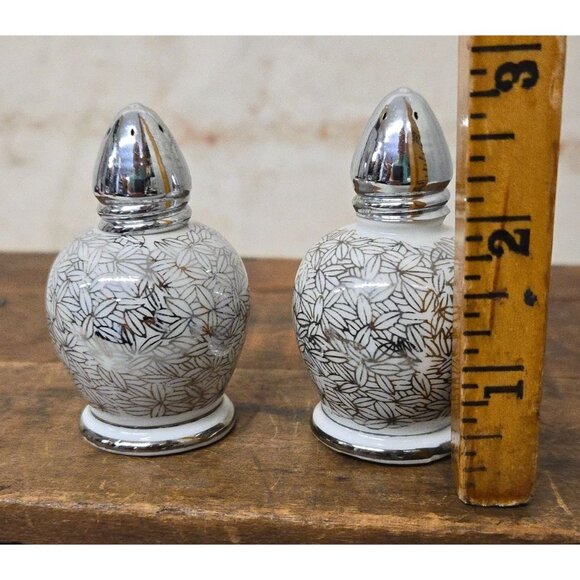 Irving W. Rice & Co Inc Hand Painted Porcelain Salt & Pepper Shakers Japan - Picture 3 of 4